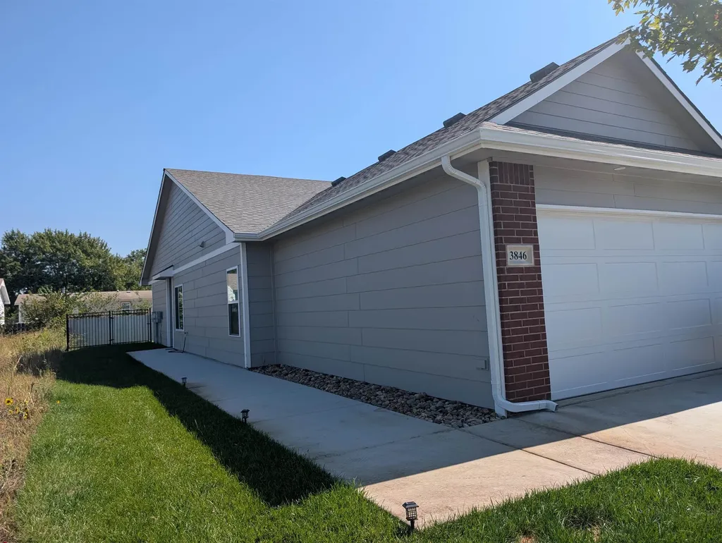 3846-3848 S Bluelake Street Wichita KS 67215