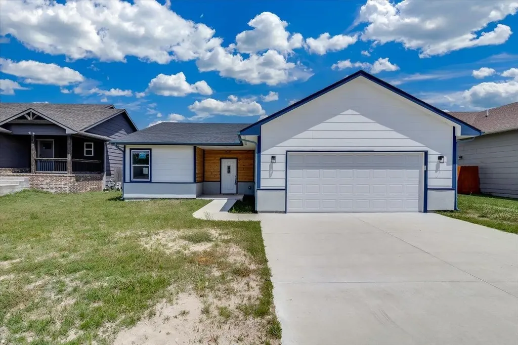 752 N Wakefield Avenue Valley Center KS 67147