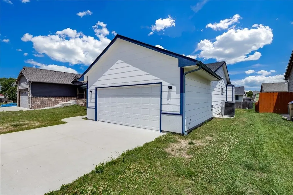 752 N Wakefield Avenue Valley Center KS 67147