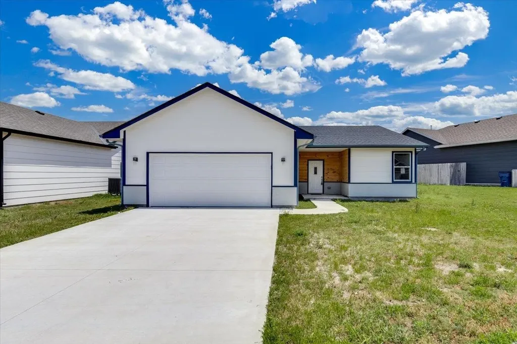 720 N Redbud Avenue Valley Center KS 67147