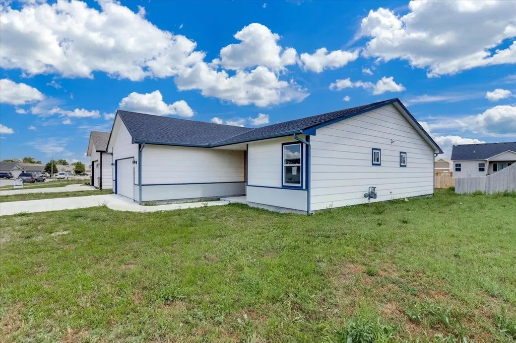 720 N Redbud Avenue Valley Center KS 67147