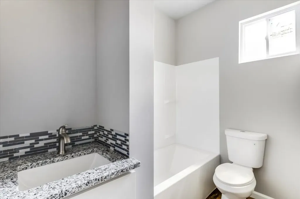 720 N Redbud Avenue Valley Center KS 67147