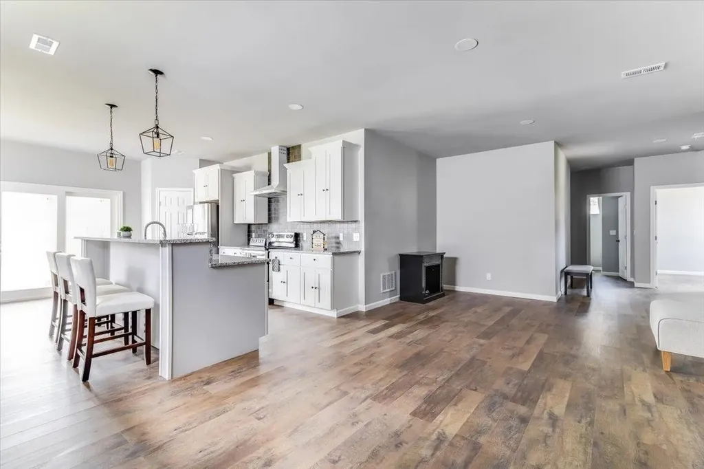 720 N Redbud Avenue Valley Center KS 67147