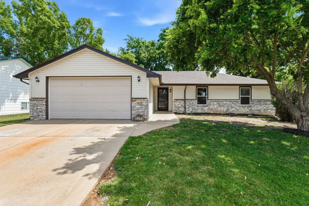 1525 E Mcclelland Drive Derby KS 67037