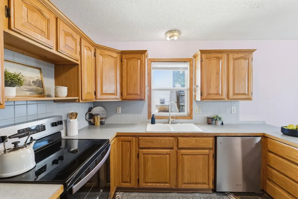1525 E Mcclelland Drive Derby KS 67037
