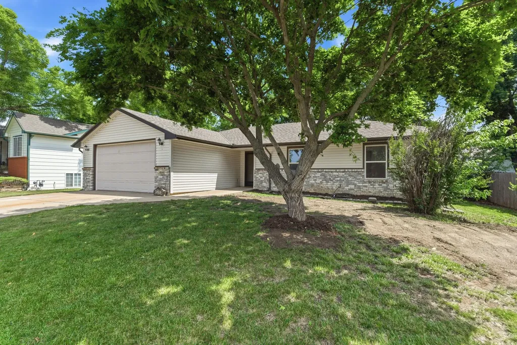1525 E Mcclelland Drive Derby KS 67037