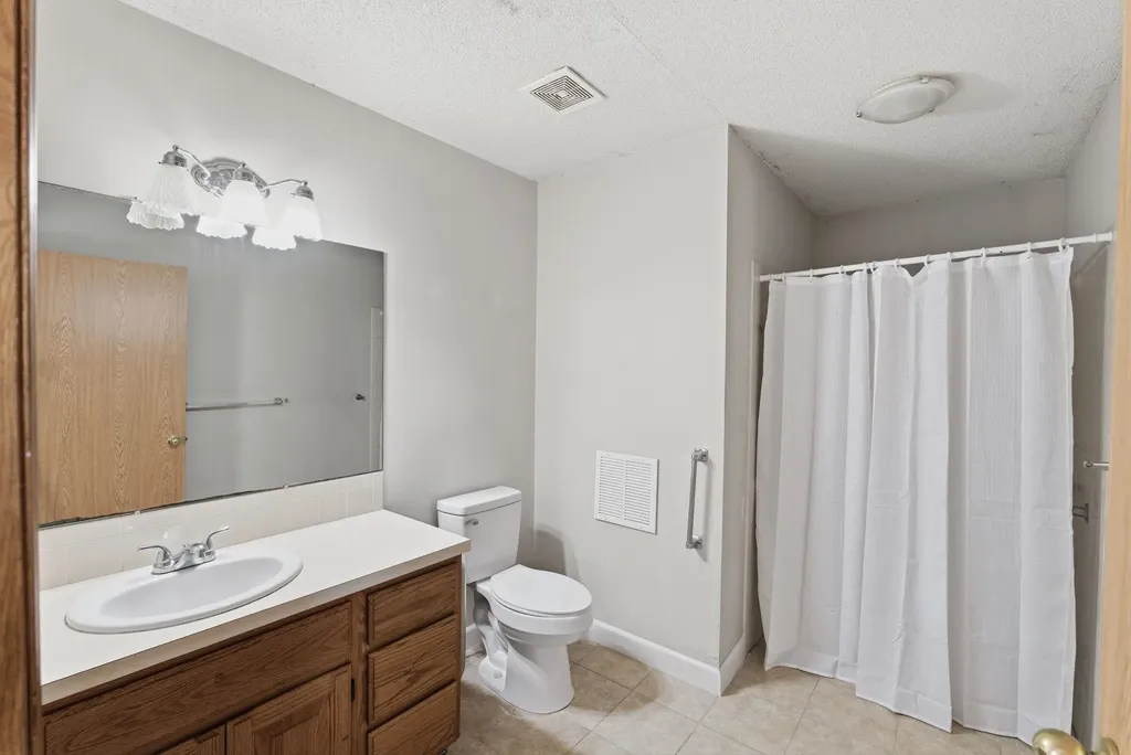 1525 E Mcclelland Drive Derby KS 67037