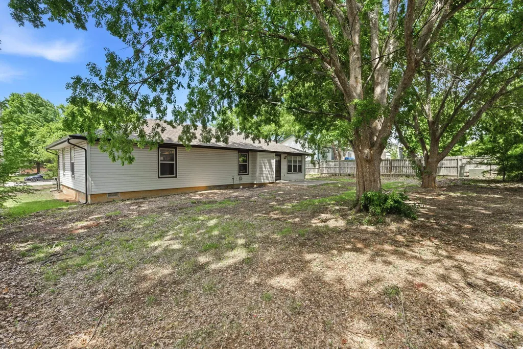 1525 E Mcclelland Drive Derby KS 67037