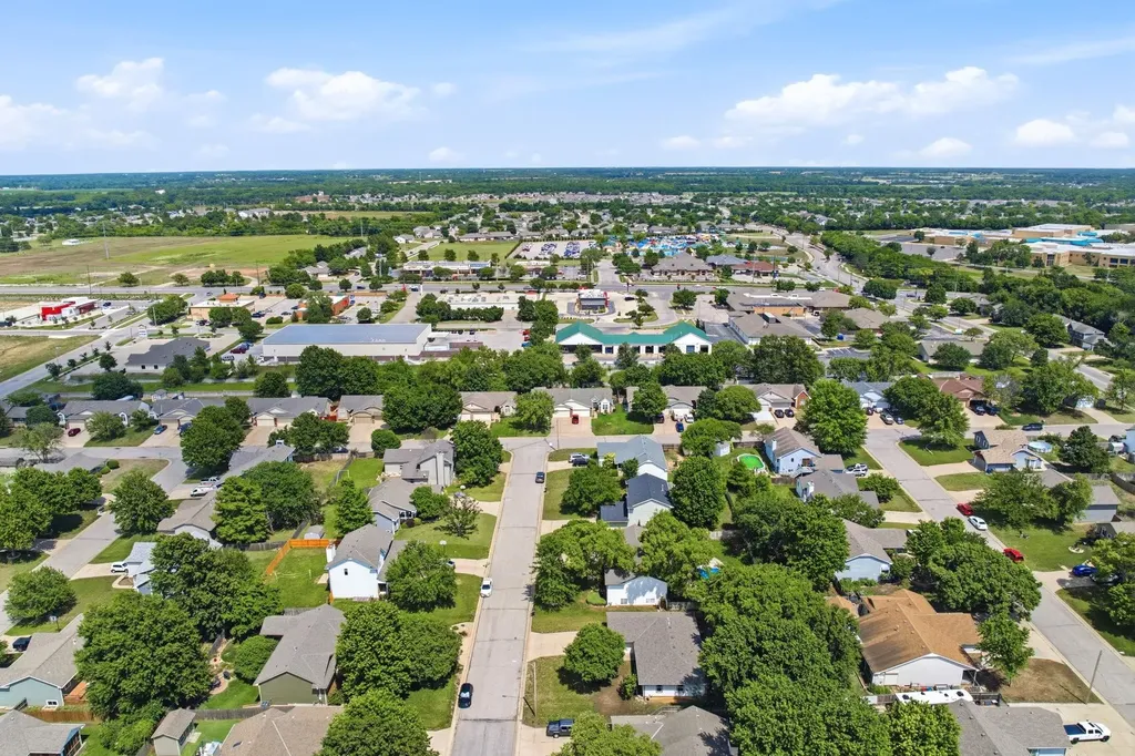 1525 E Mcclelland Drive Derby KS 67037