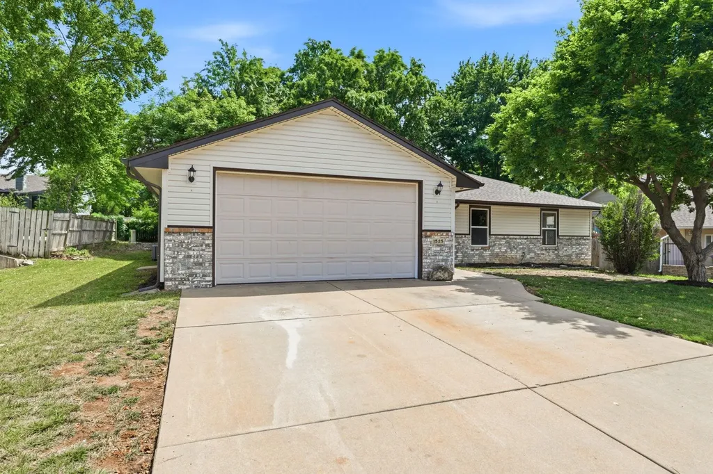 1525 E Mcclelland Drive Derby KS 67037