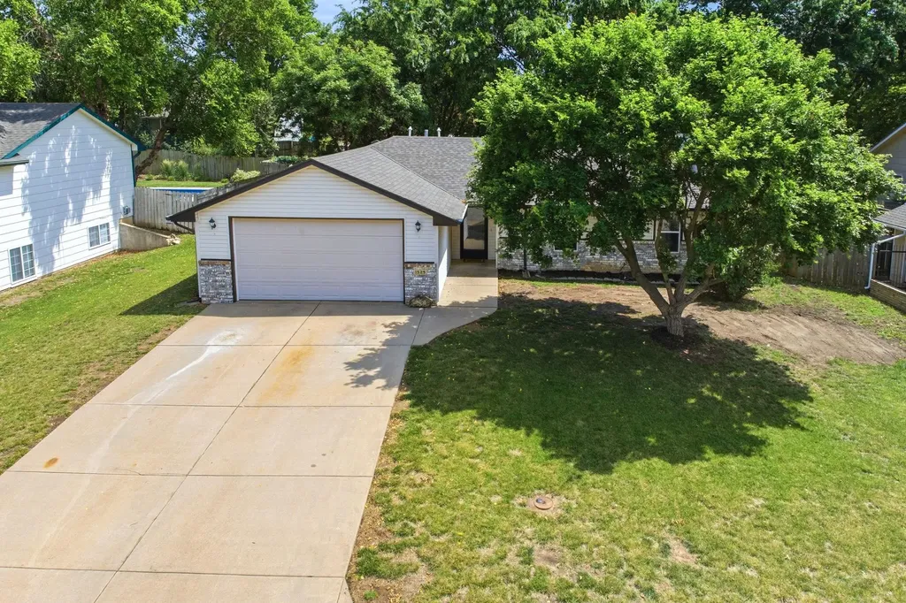 1525 E Mcclelland Drive Derby KS 67037