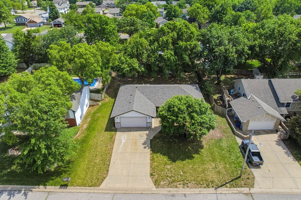 1525 E Mcclelland Drive Derby KS 67037