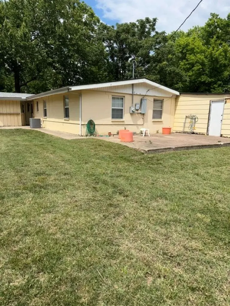 1515 Ann Winfield KS 67156