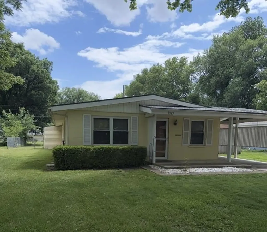 1515 Ann Winfield KS 67156