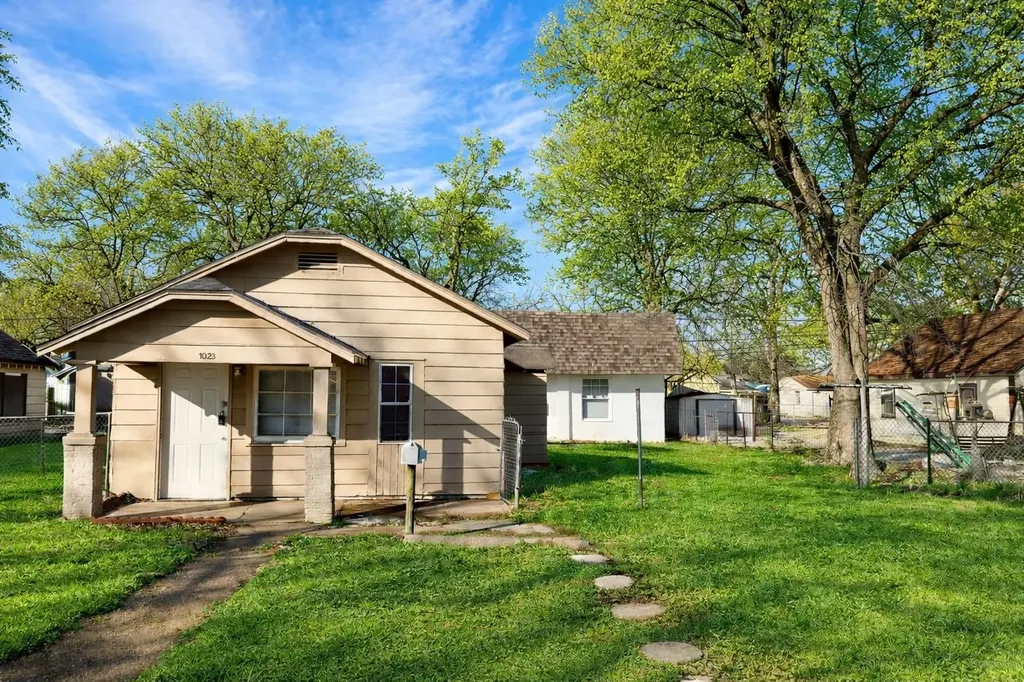 1023 S Millwood Wichita KS 67213