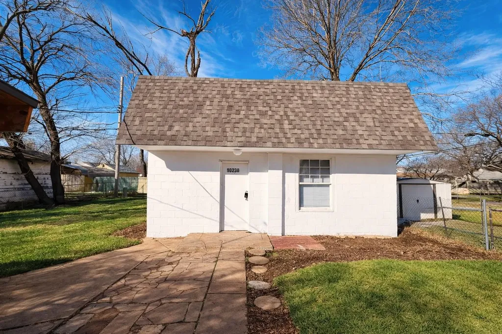 1023 S Millwood Wichita KS 67213