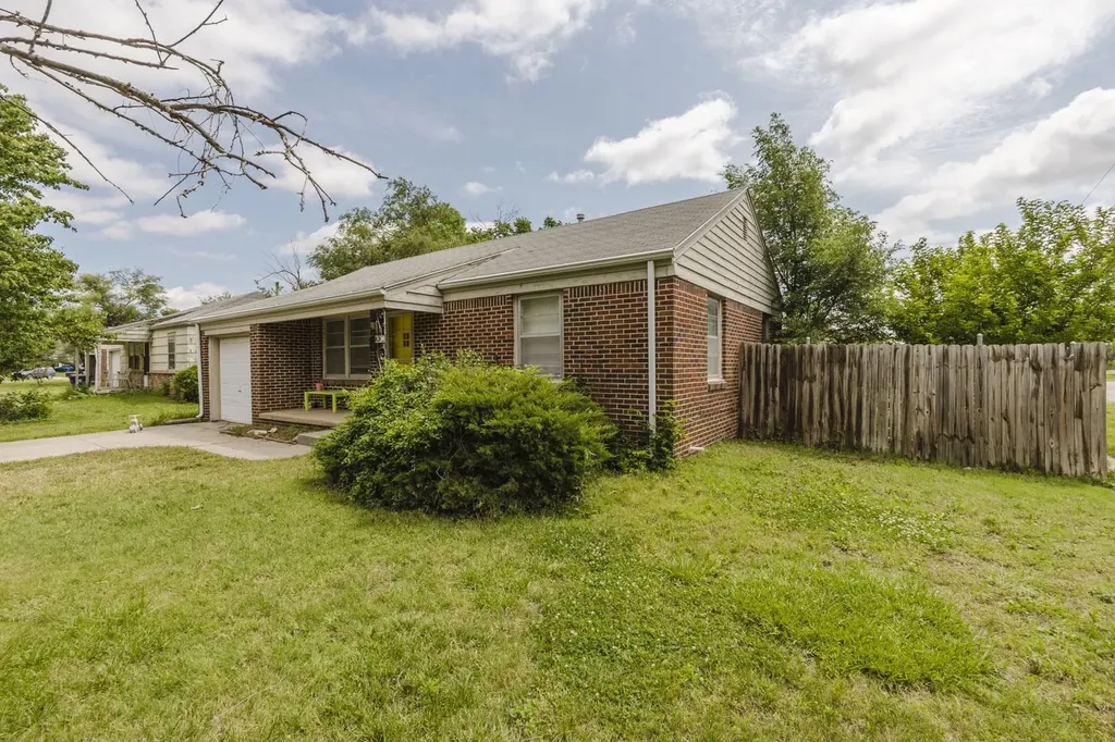 820 S Royal Road Wichita KS 67207