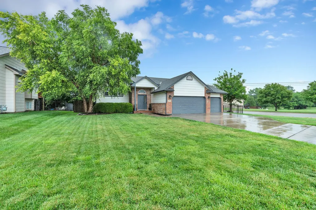 610 W Gatewood Lane Andover KS 67002