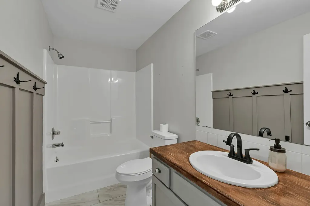 610 W Gatewood Lane Andover KS 67002