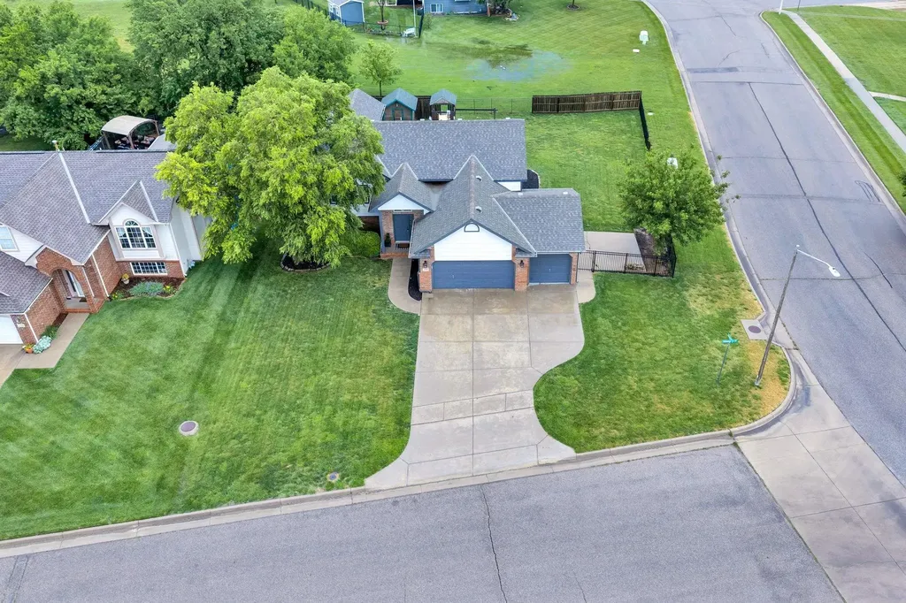 610 W Gatewood Lane Andover KS 67002