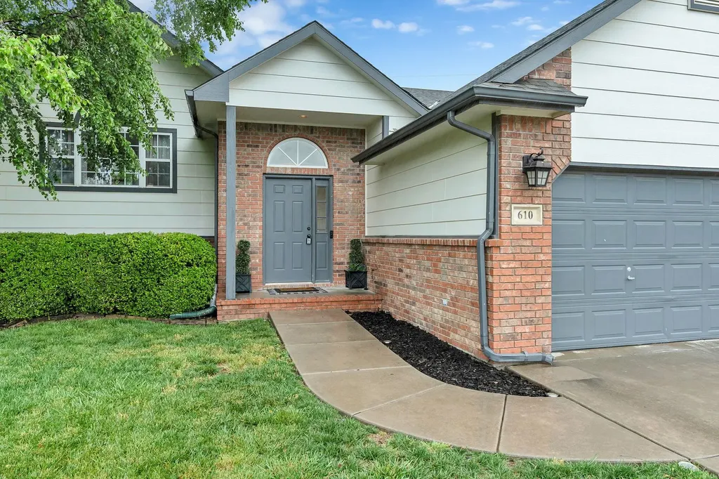 610 W Gatewood Lane Andover KS 67002