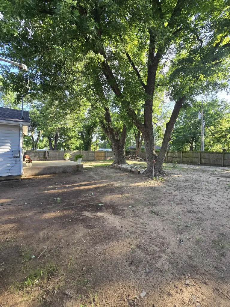 1125 N 13th Arkansas City KS 67005