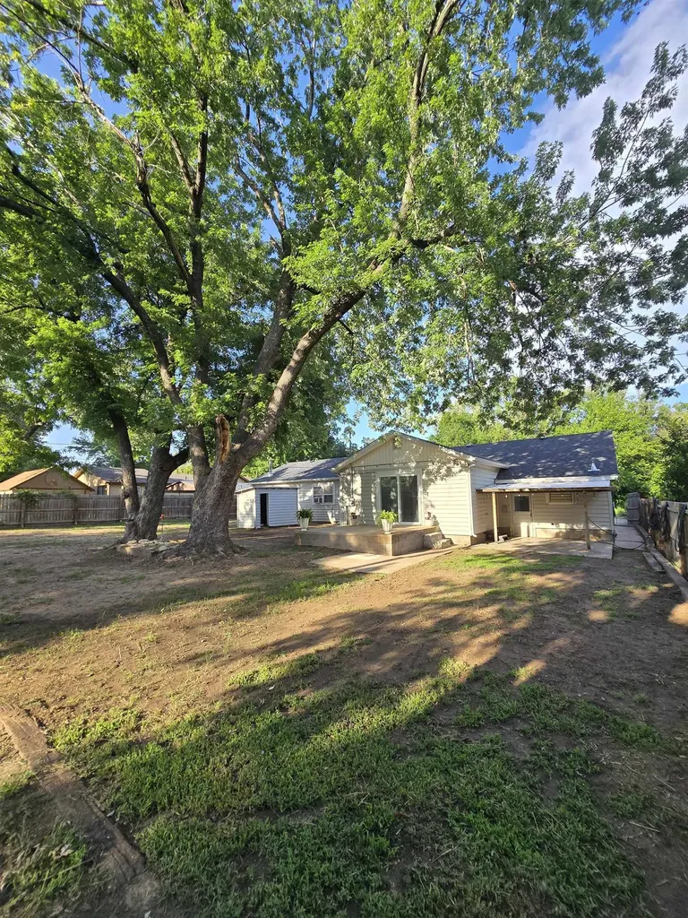 1125 N 13th Arkansas City KS 67005