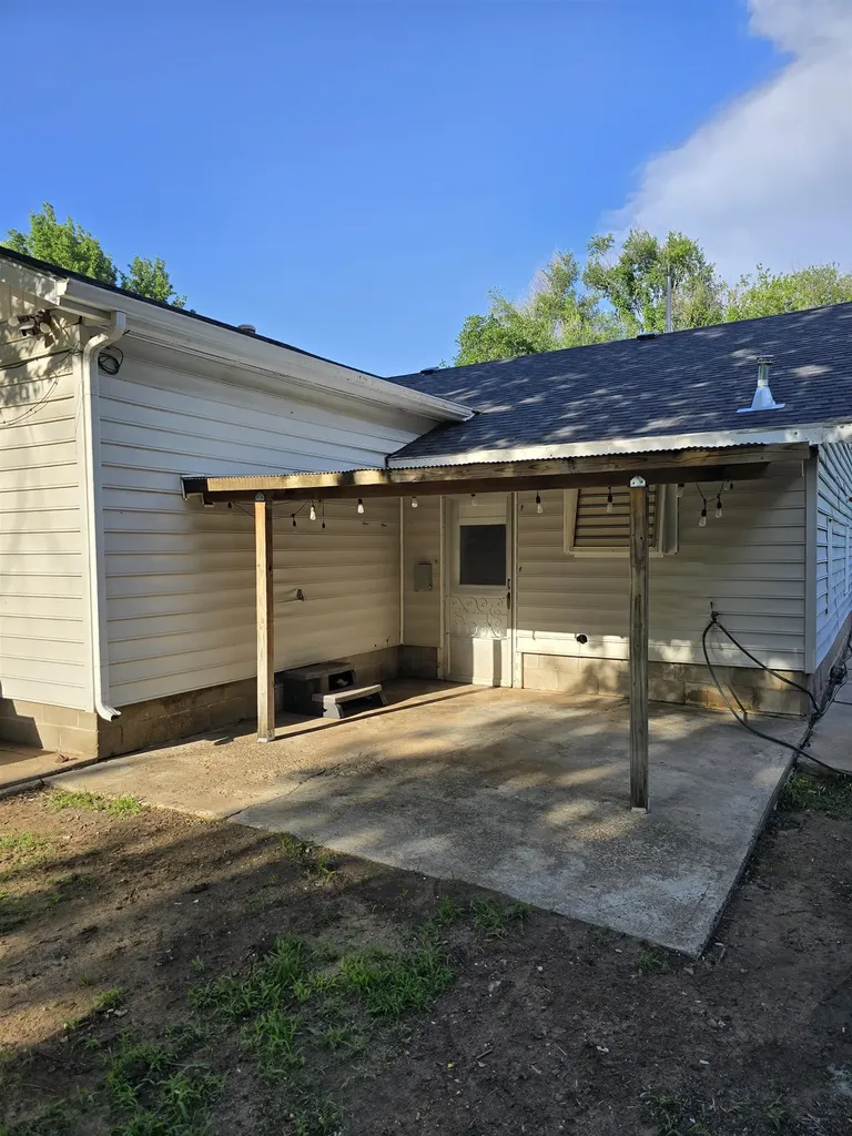 1125 N 13th Arkansas City KS 67005