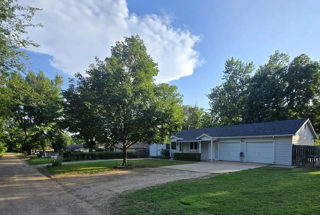 1125 N 13th Arkansas City KS 67005