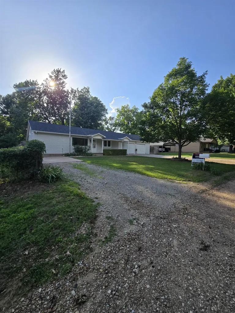 1125 N 13th Arkansas City KS 67005