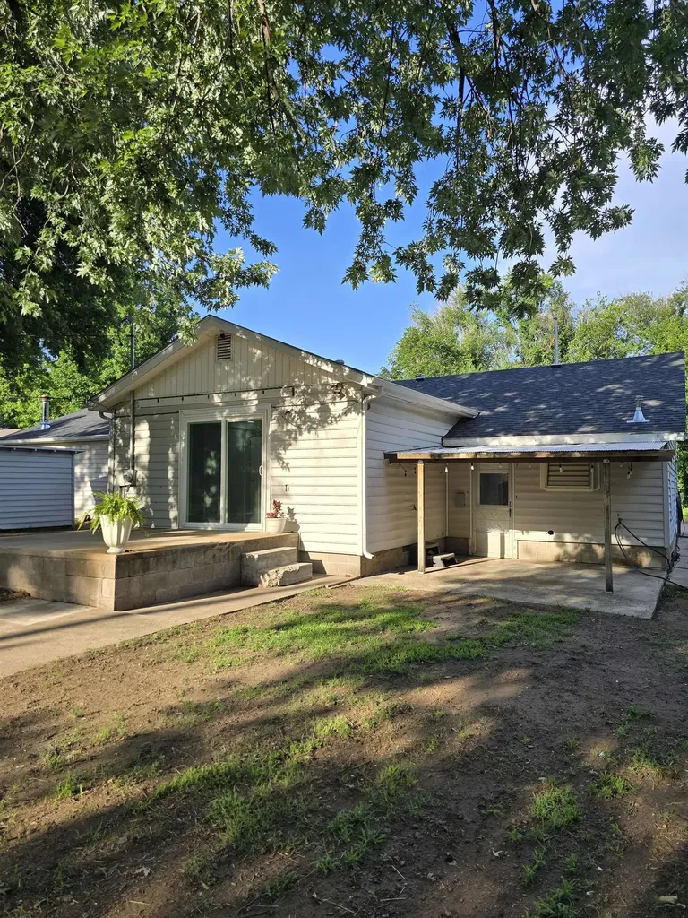 1125 N 13th Arkansas City KS 67005