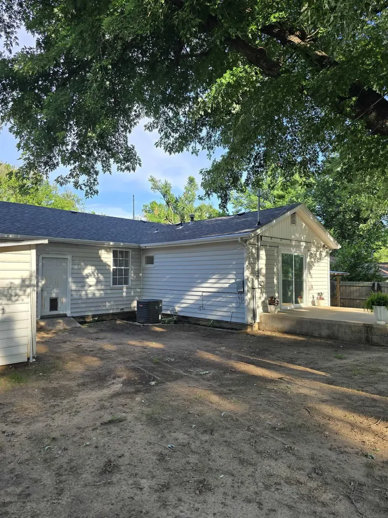 1125 N 13th Arkansas City KS 67005