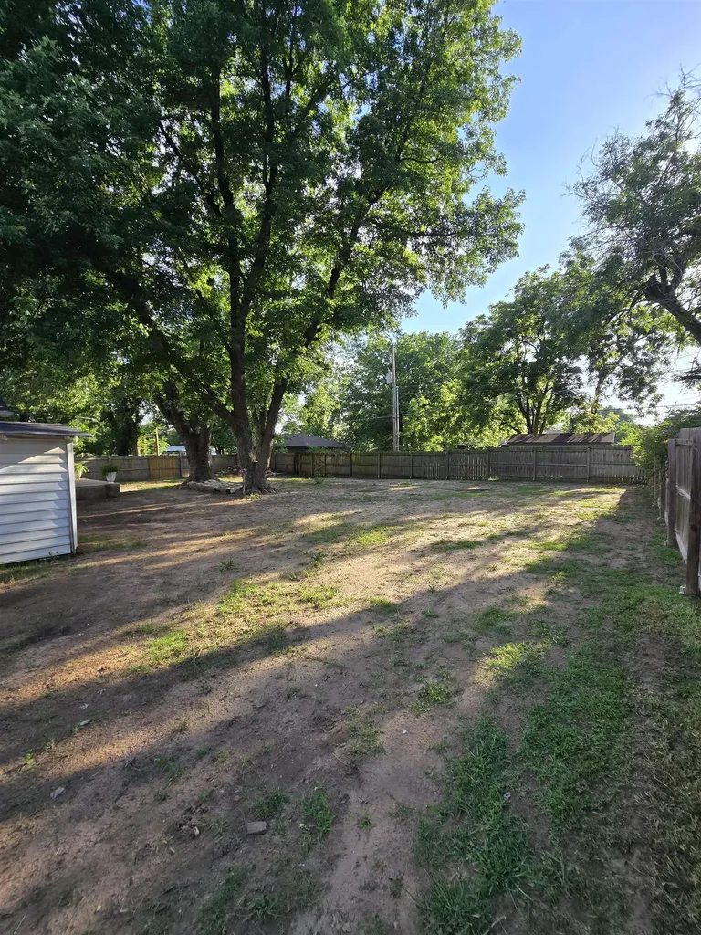 1125 N 13th Arkansas City KS 67005