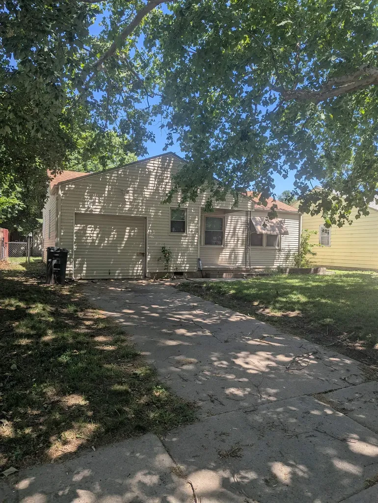 2508 S Greenwood Wichita KS 67216
