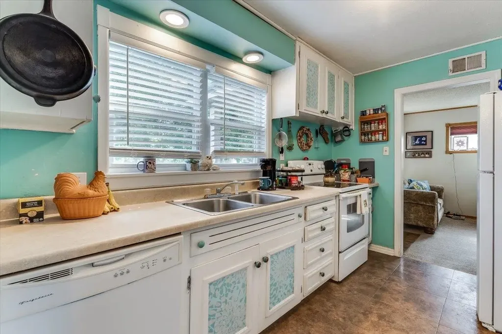 3579 S Vine Wichita KS 67217