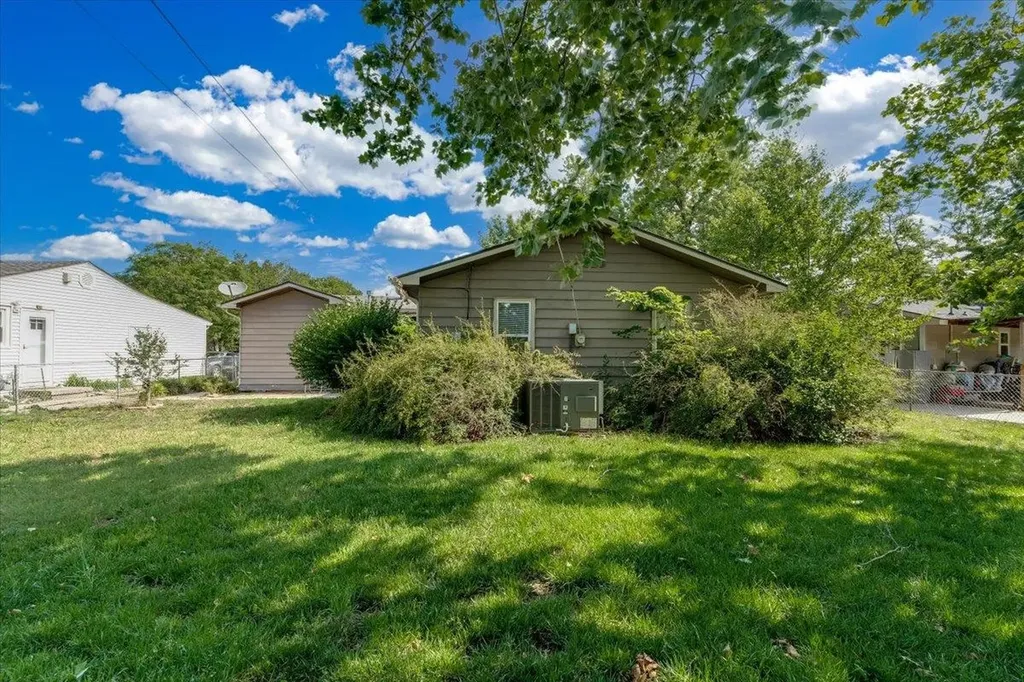 3579 S Vine Wichita KS 67217