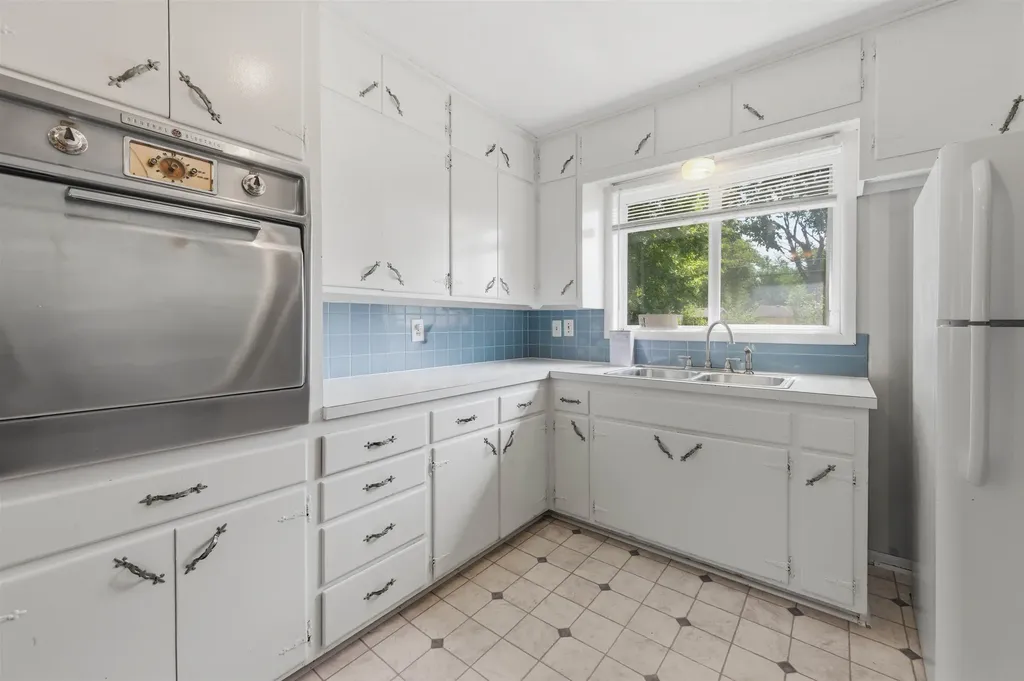 1448 N Prairie Lane Derby KS 67037