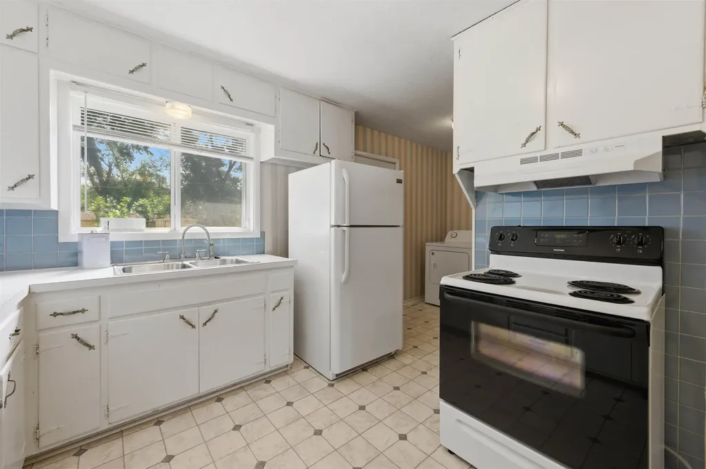 1448 N Prairie Lane Derby KS 67037