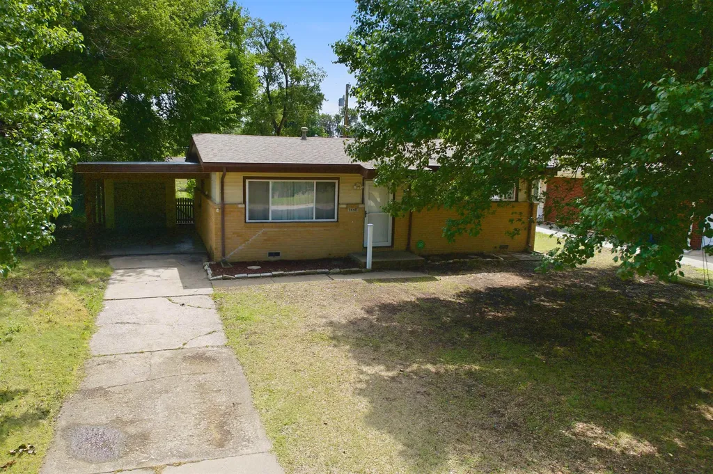 1448 N Prairie Lane Derby KS 67037