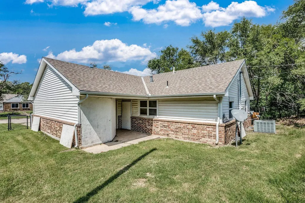 2915 E Shadybrook Lane Wichita KS 67214