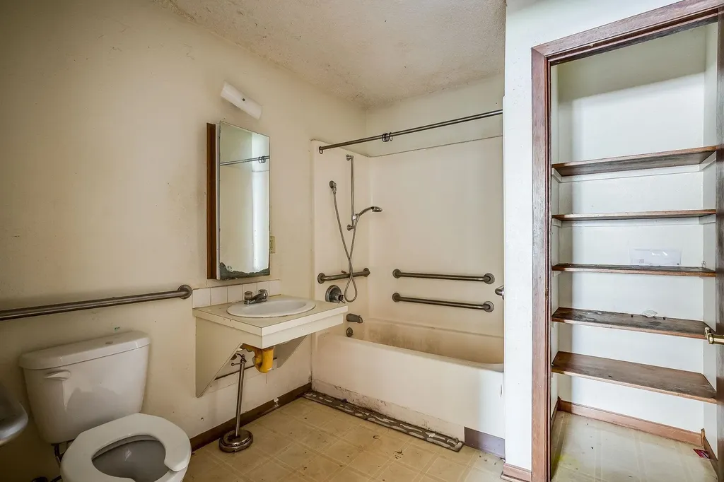 2915 E Shadybrook Lane Wichita KS 67214