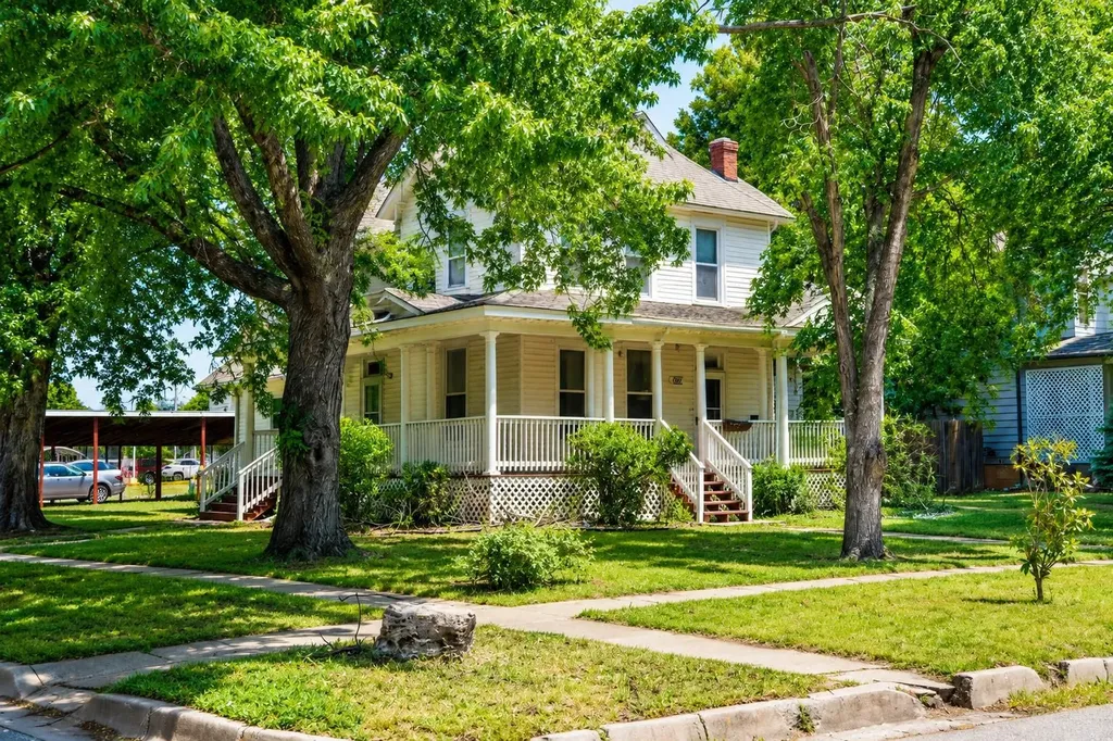 502 E 10th Winfield KS 67156