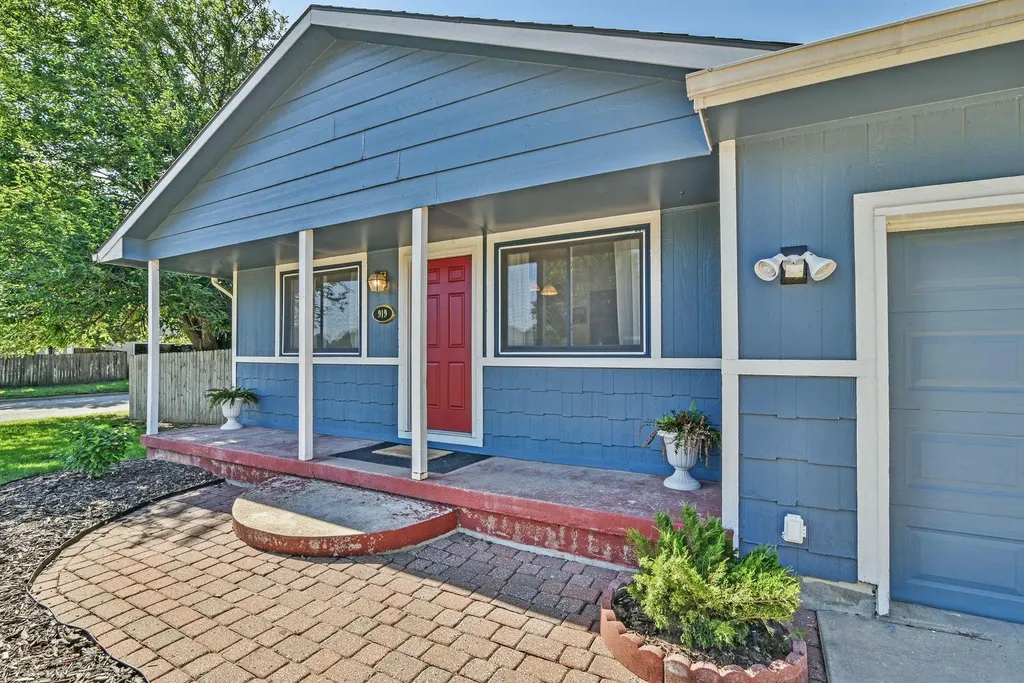 919 E Karla Haysville KS 67060