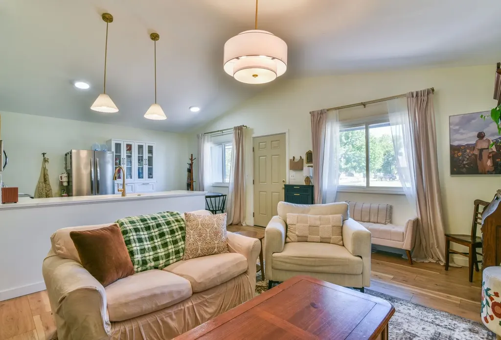 919 E Karla Haysville KS 67060