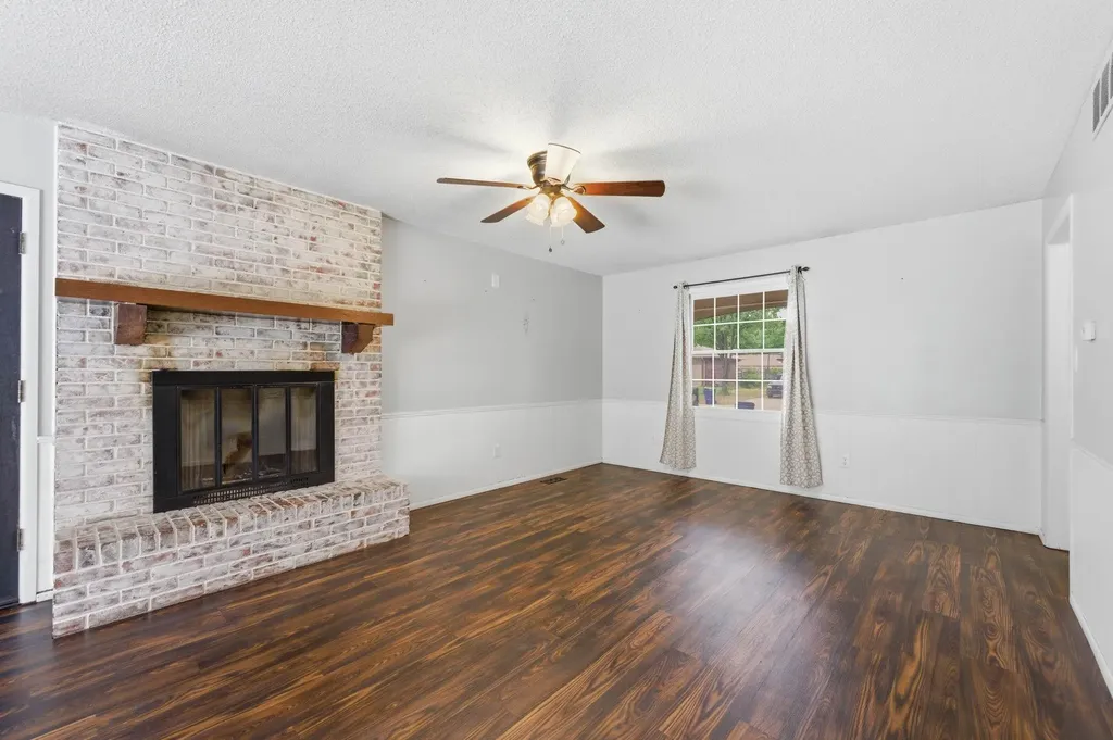 1243 N Dry Creek Derby KS 67037