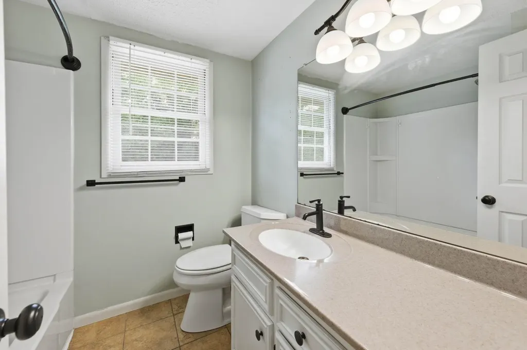 1243 N Dry Creek Derby KS 67037