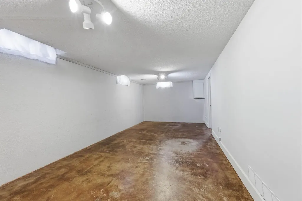 1243 N Dry Creek Derby KS 67037