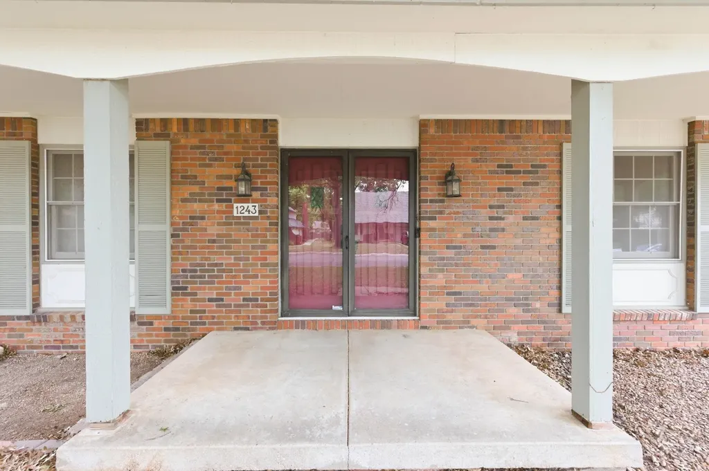 1243 N Dry Creek Derby KS 67037