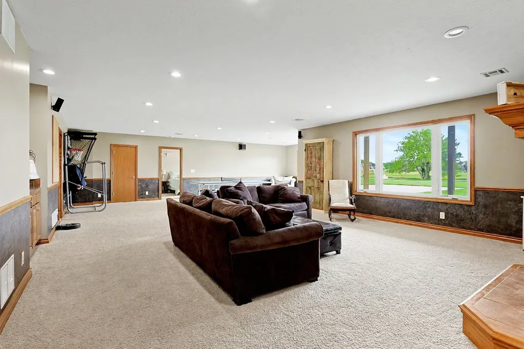 150 S Blue Bells Court Garden Plain KS 67050