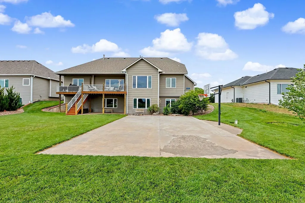 150 S Blue Bells Court Garden Plain KS 67050